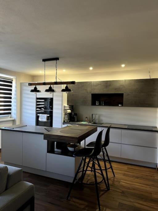 Modern Apartment In City Centre Banská Bystrica Exterior foto